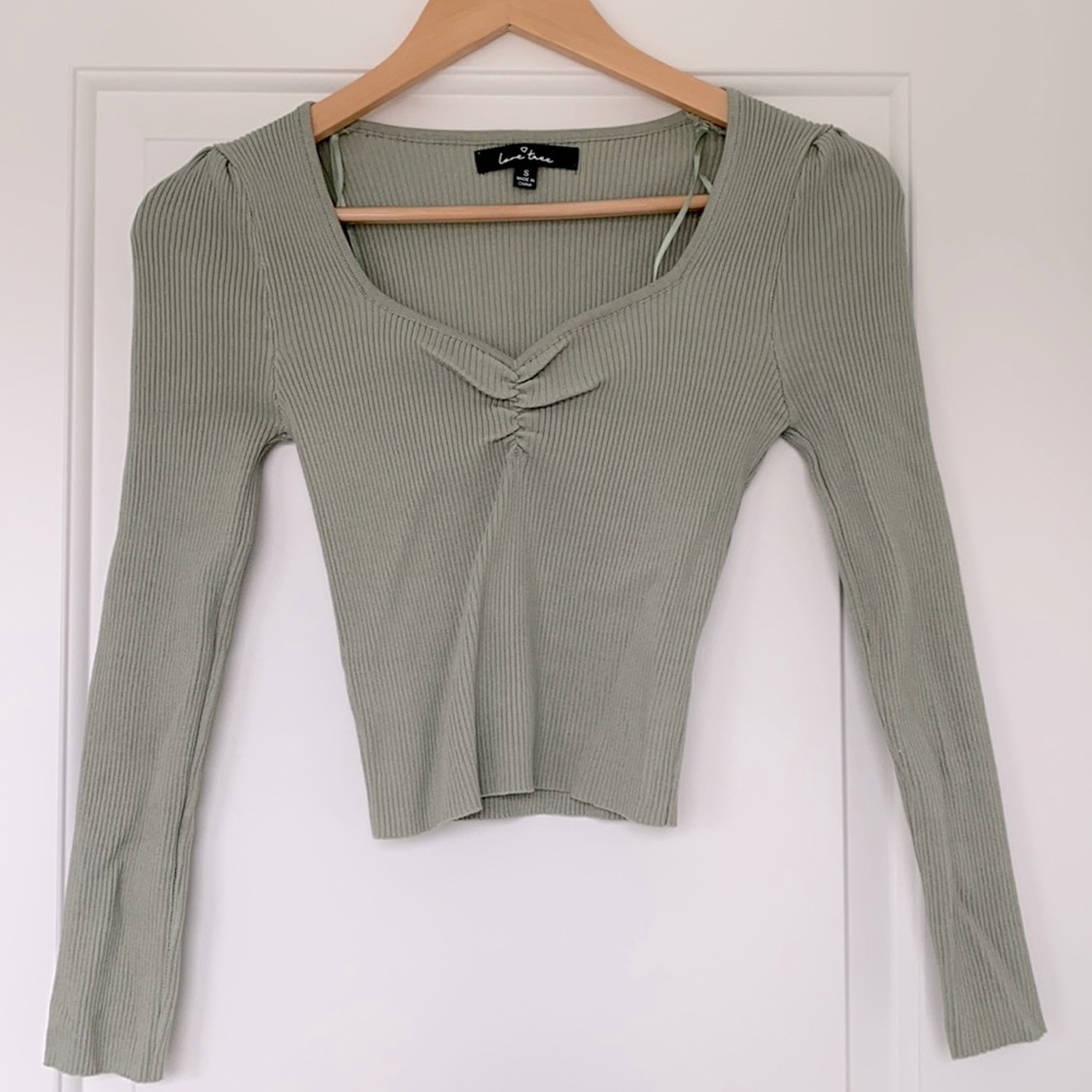 Love Tree - Sweetheart neck knit crop top